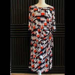 GEOMETRIC PATTERN SWEEP TIE FRONT DRESS